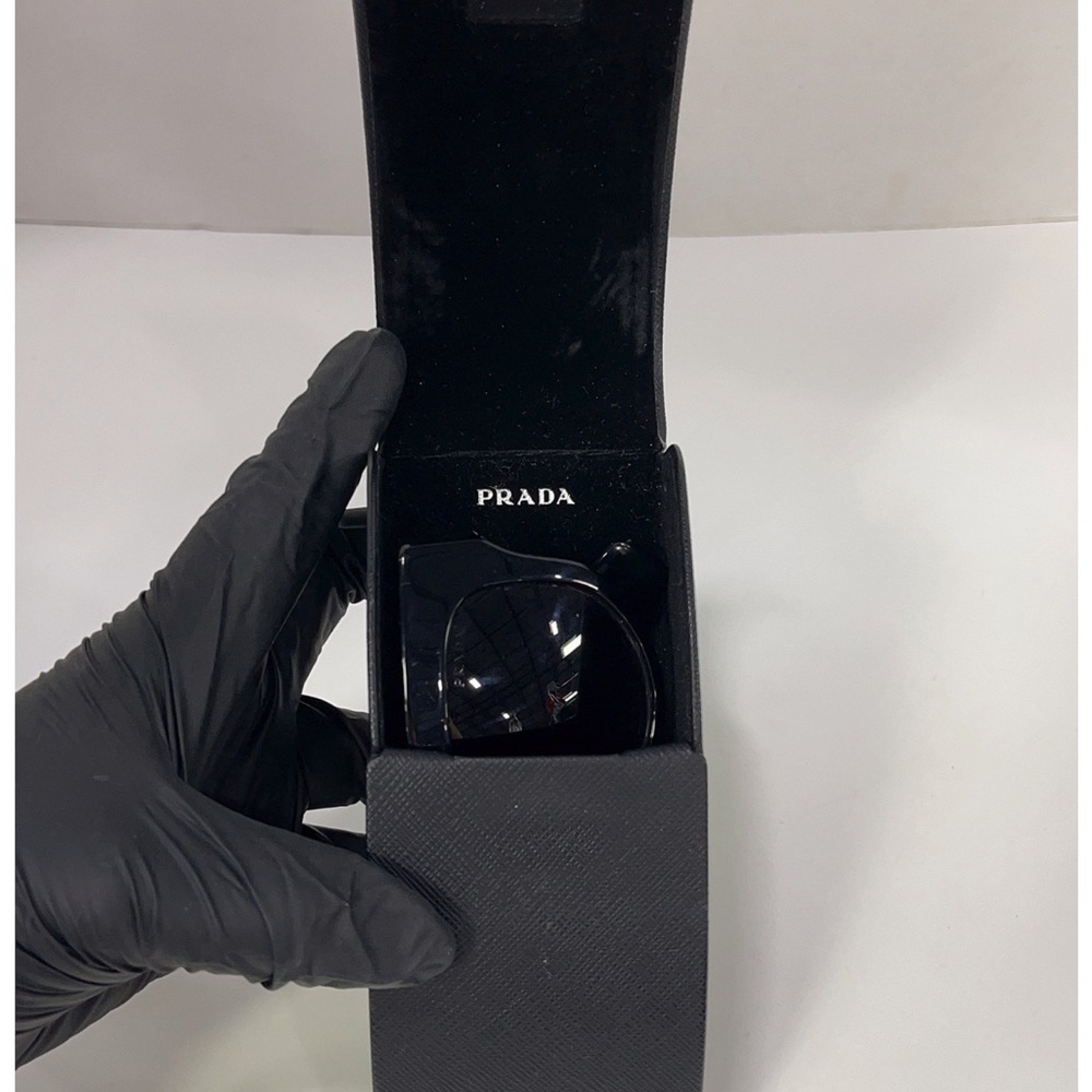 Prada sunglasses with case authentic - Picture 7 of 7